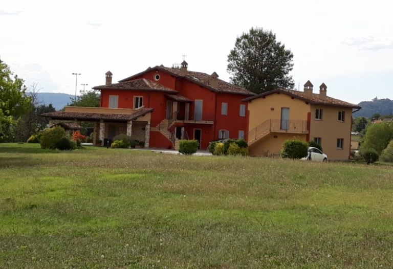 Casale con terreno Montone Rif. 703i